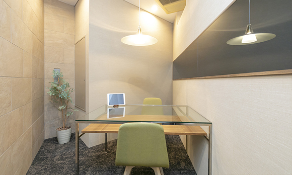 大阪難波店の店内写真3