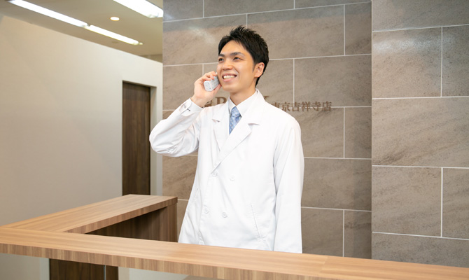 男性スタッフによるご予約・お問い合わせの確認・対応