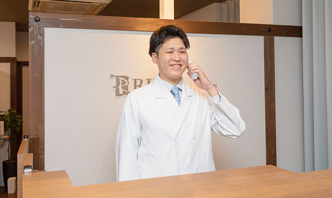男性スタッフによるご予約・お問い合わせの確認・対応