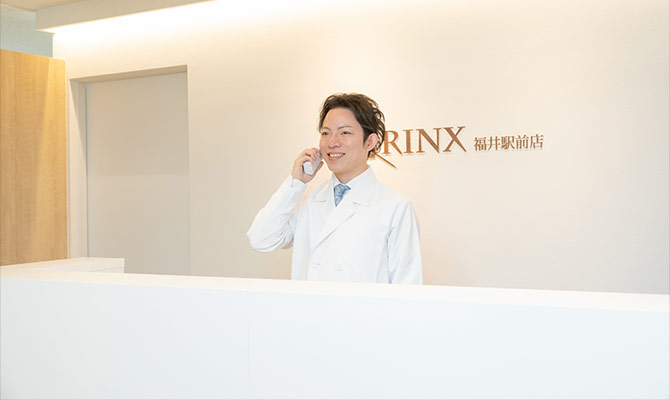 男性スタッフによるご予約・お問い合わせの確認・対応