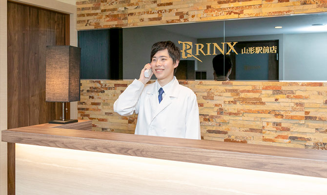 男性スタッフによるご予約・お問い合わせの確認・対応