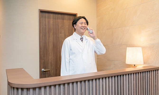 男性スタッフによるご予約・お問い合わせの確認・対応