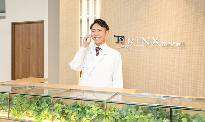 男性スタッフによるご予約・お問い合わせの確認・対応