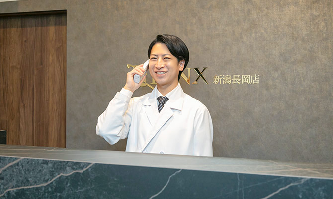 男性スタッフによるご予約・お問い合わせの確認・対応