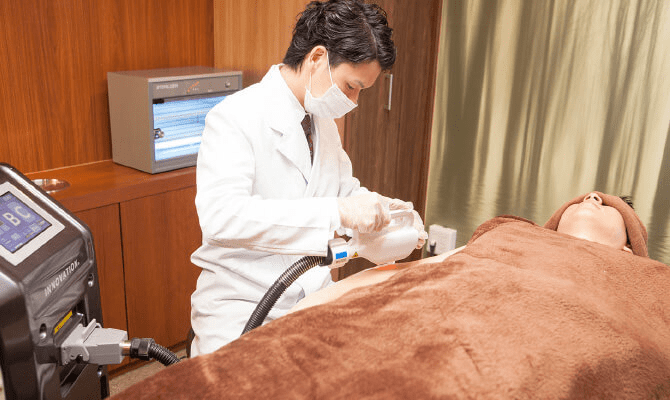 男性脱毛の専門技能士によるメンズ脱毛・ヒゲ脱毛の施術
